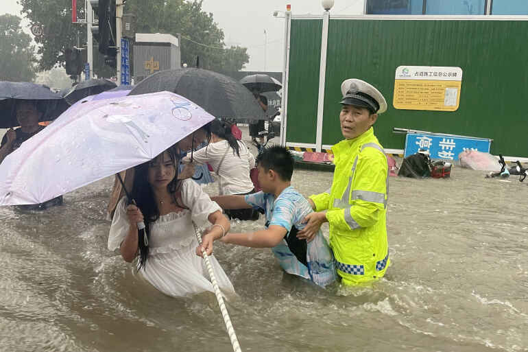 Cứu trợ dân vùng lũ Trung Quốc bằng công nghệ