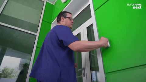 Gặp Doctor Chip của Nga, người có cánh tay cấy hàng loạt chip thẻ ngân hàng, thẻ công việc, thông tin cá nhân - Ảnh 5. Gặp Doctor Chip của Nga, người có cánh tay cấy hàng loạt chip thẻ ngân hàng, thẻ công việc, thông tin cá nhân - Ảnh 5.