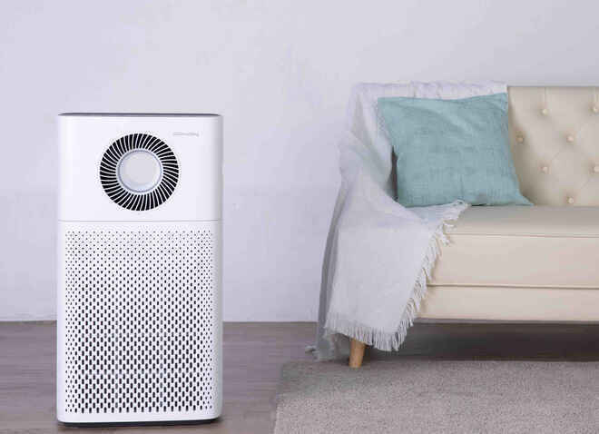 Máy lọc không khí và khẩu trang giúp giảm nguy cơ tiếp xúc với virus SARS-Covi 2 qua đường không khí.