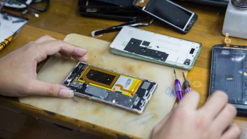 Quyền sửa chữa được coi trọng, Apple khó “bắt nạt” người tiêu dùng