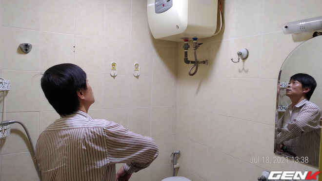 Vệ sinh bình nóng lạnh sau hơn 1 thập kỷ và những cảnh tượng "ối dồi ôi"