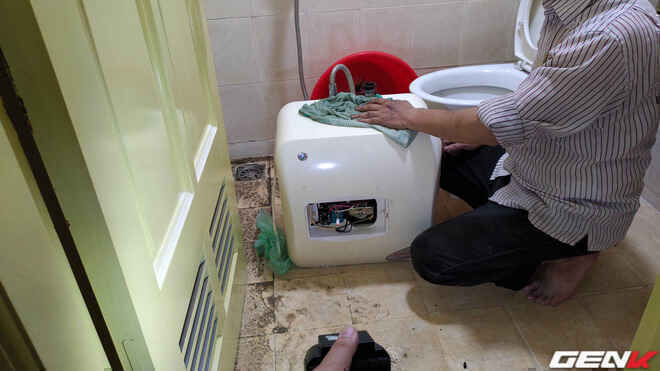 Vệ sinh bình nóng lạnh sau hơn 1 thập kỷ và những cảnh tượng ối dồi ôi - Ảnh 16.