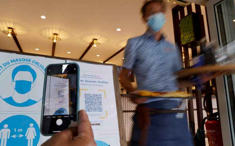 Cài ứng dụng để mở cửa nền kinh tế thời Covid-19