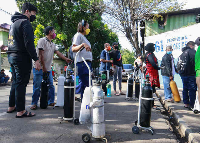  Chuyên gia cảnh báo: Nguy cơ sản sinh siêu biến chủng nguy hiểm hơn cả Delta tại vườn ươm Indonesia - Ảnh 3.