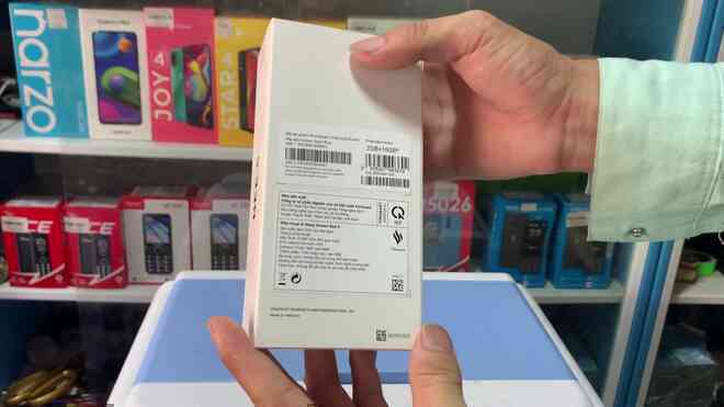 Smartphone Vsmart bất ngờ xuất hiện trên thị trường dù Vingroup đã rút khỏi thị trường di động (Cập nhật: Phản hồi từ VinSmart) - Ảnh 2. Smartphone Vsmart bất ngờ xuất hiện trên thị trường dù Vingroup đã rút khỏi thị trường di động (Cập nhật: Phản hồi từ VinSmart) - Ảnh 2.