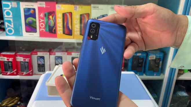 Smartphone Vsmart bất ngờ xuất hiện trên thị trường dù Vingroup đã rút khỏi thị trường di động (Cập nhật: Phản hồi từ VinSmart) - Ảnh 6. Smartphone Vsmart bất ngờ xuất hiện trên thị trường dù Vingroup đã rút khỏi thị trường di động (Cập nhật: Phản hồi từ VinSmart) - Ảnh 6.