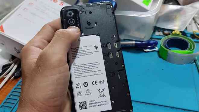 Smartphone Vsmart bất ngờ xuất hiện trên thị trường dù Vingroup đã rút khỏi thị trường di động (Cập nhật: Phản hồi từ VinSmart) - Ảnh 8. Smartphone Vsmart bất ngờ xuất hiện trên thị trường dù Vingroup đã rút khỏi thị trường di động (Cập nhật: Phản hồi từ VinSmart) - Ảnh 8.