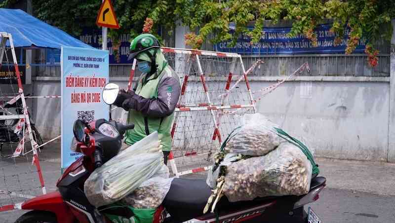 Người dân TP.HCM xoay sở ra sao trong mùa dịch?
