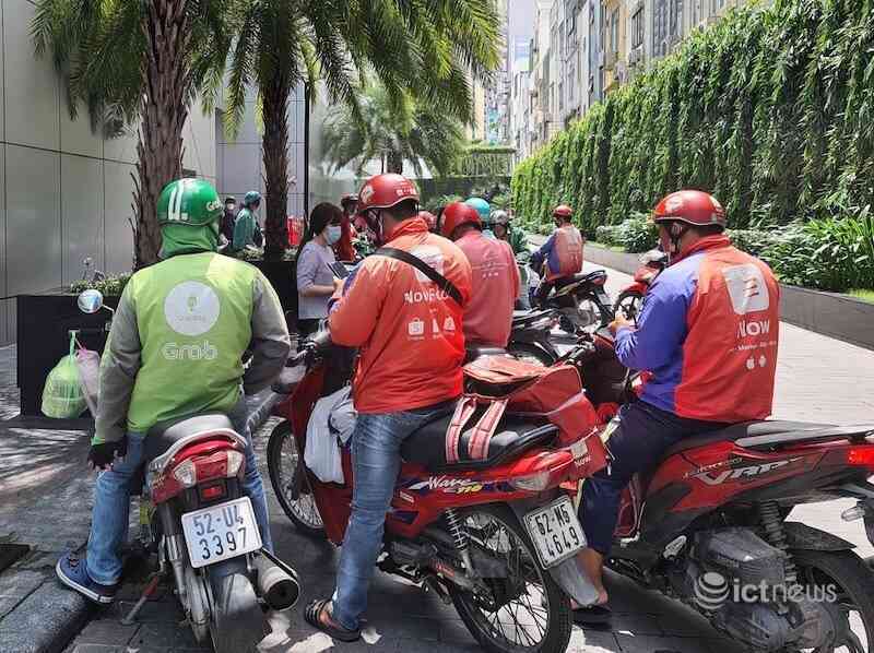 Shipper công nghệ tại TP.HCM được tiêm vắc-xin