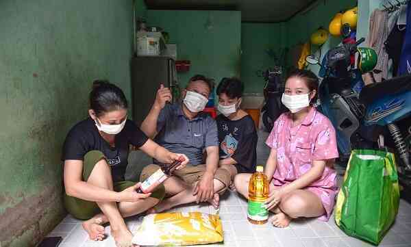 3.000 Giỏ quà nghĩa tình tiếp tục đến tay người dân khó khăn tại Cần Giờ và 5 quận tại TP.HCM