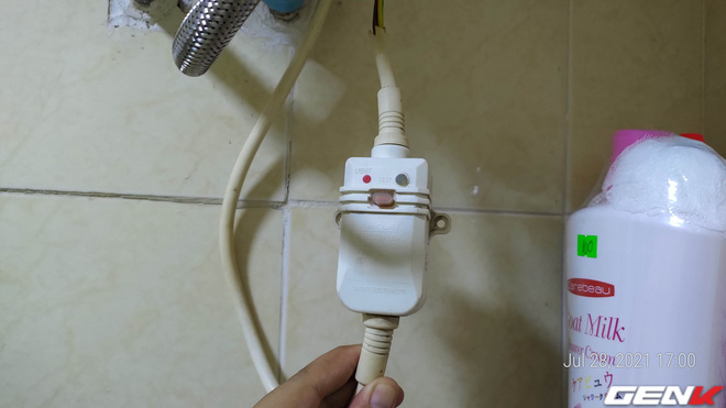 Định kỳ vệ sinh bình nóng lạnh: thực sự cần thiết hay chiêu trò của thợ điện nước để moi tiền gia chủ? - Ảnh 7. Định kỳ vệ sinh bình nóng lạnh: thực sự cần thiết hay chiêu trò của thợ điện nước để moi tiền gia chủ? - Ảnh 7.