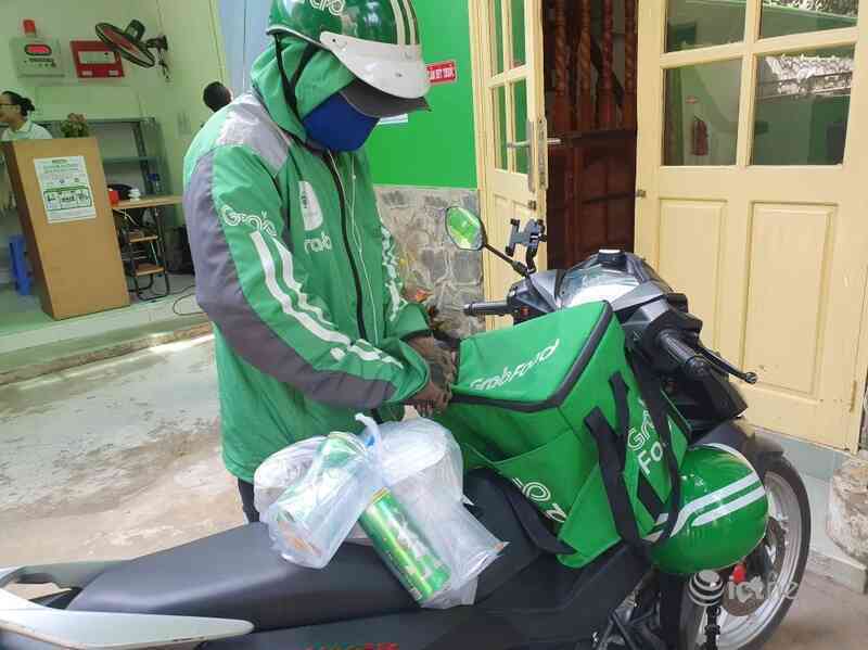 TP.HCM: Shipper vận chuyển hàng cho khu phong toả được đi liên quận