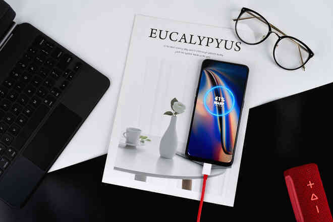 OnePus Nord CE 5G ra mắt tại VN: Màn hình 90Hz, Snapdragon 750G, pin 4500mAh, giá từ 7.99 triệu đồng - Ảnh 5. OnePus Nord CE 5G ra mắt tại VN: Màn hình 90Hz, Snapdragon 750G, pin 4500mAh, giá từ 7.99 triệu đồng - Ảnh 5.