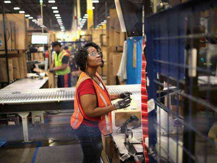 Những con số biết nói về Amazon sau 27 năm dưới bàn tay Jeff Bezos