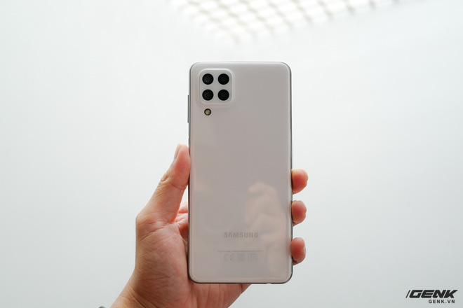 Trên tay Samsung Galaxy M32: Ngoại hình bắt mắt, camera đa dụng, pin 5000mAh, giá 6.290.000 đồng