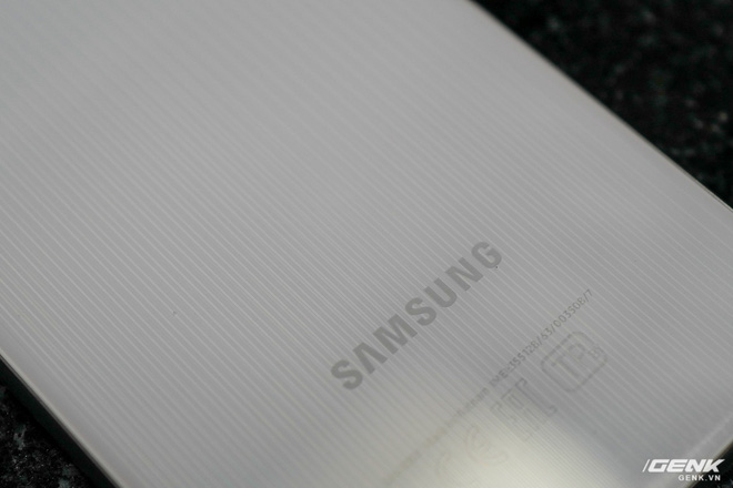 Trên tay Samsung Galaxy M32: Ngoại hình bắt mắt, camera đa dụng, pin 5000mAh, giá 6.290.000 đồng - Ảnh 3. Trên tay Samsung Galaxy M32: Ngoại hình bắt mắt, camera đa dụng, pin 5000mAh, giá 6.290.000 đồng - Ảnh 3.