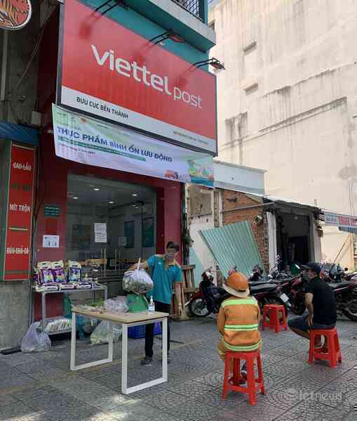 Doanh nghiệp bưu chính duy trì luồng vận chuyển hàng cho siêu thị, cửa hàng tại vùng dịch