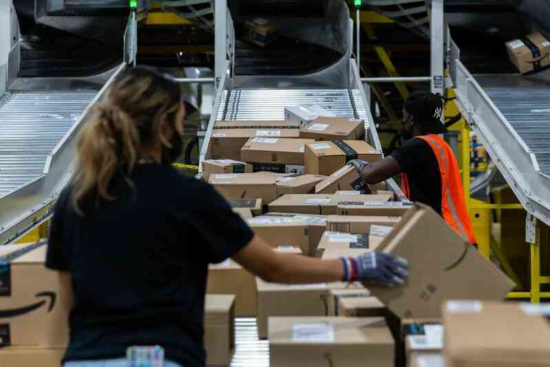 Amazon treo thưởng nửa triệu đô, xế hộp cho nhân viên tiêm vắc xin Covid-19