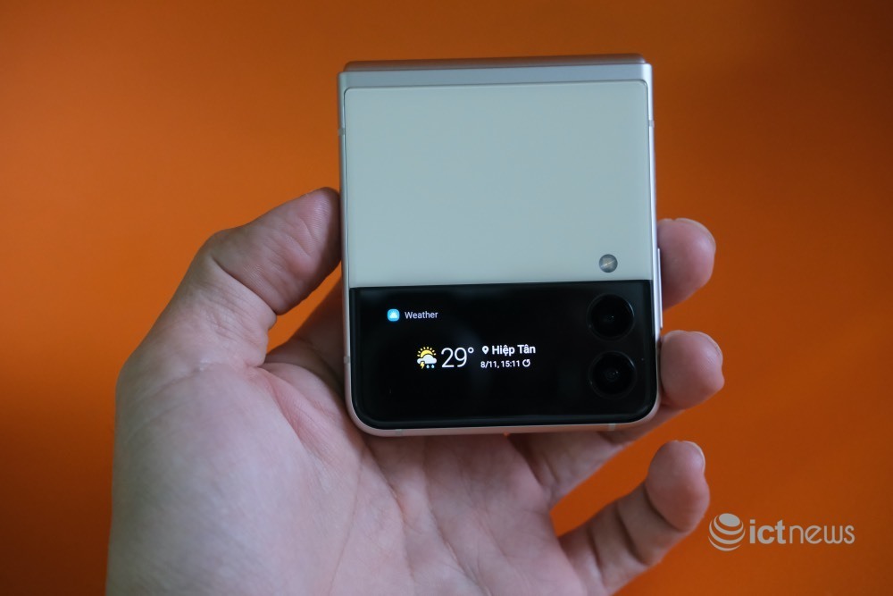 Điện thoại thời trang Galaxy Z Flip3 5G của Samsung có gì mới?