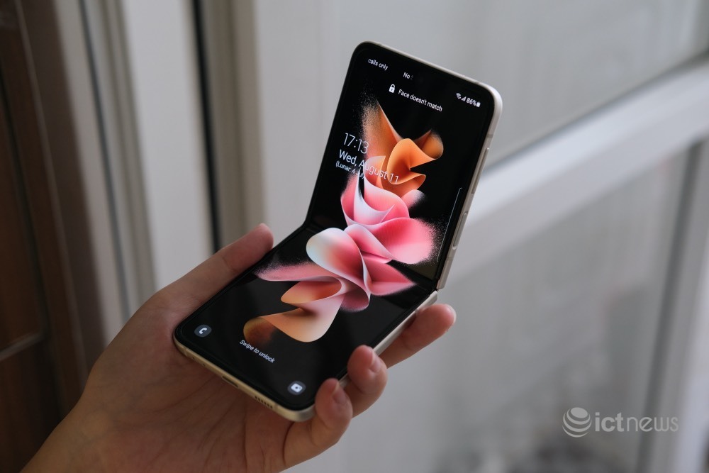 Điện thoại thời trang Galaxy Z Flip3 5G của Samsung có gì mới?