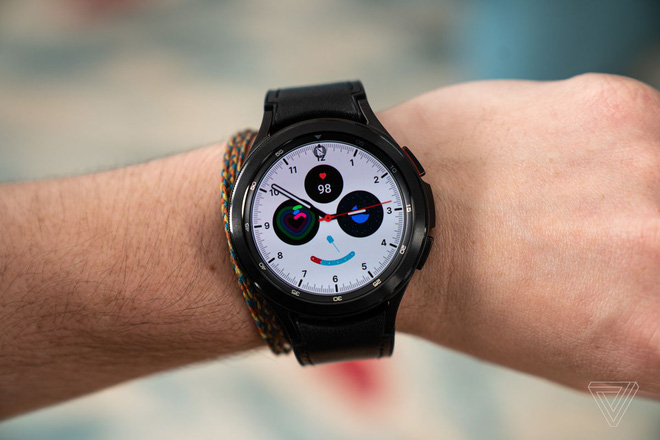 Samsung ra mắt Galaxy Watch 4: Phần cứng Samsung, phần mềm Google, đẹp cả đôi đường - Ảnh 6. Samsung ra mắt Galaxy Watch 4: Phần cứng Samsung, phần mềm Google, đẹp cả đôi đường - Ảnh 6.
