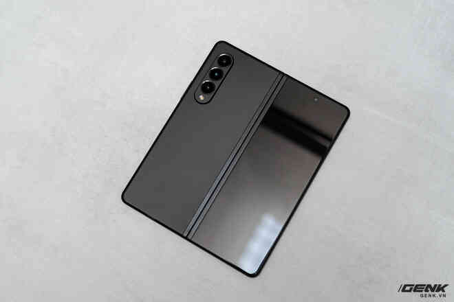 Trên tay Galaxy Z Fold3/Z Flip3 vừa ra mắt: Thiết kế sang trọng tinh tế, camera ẩn dưới màn hình, tích hợp bút S Pen - Ảnh 2. Trên tay Galaxy Z Fold3/Z Flip3 vừa ra mắt: Thiết kế sang trọng tinh tế, camera ẩn dưới màn hình, tích hợp bút S Pen - Ảnh 2.