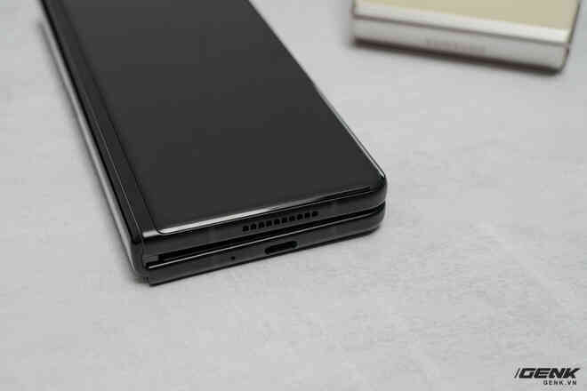 Trên tay Galaxy Z Fold3/Z Flip3 vừa ra mắt: Thiết kế sang trọng tinh tế, camera ẩn dưới màn hình, tích hợp bút S Pen - Ảnh 5. Trên tay Galaxy Z Fold3/Z Flip3 vừa ra mắt: Thiết kế sang trọng tinh tế, camera ẩn dưới màn hình, tích hợp bút S Pen - Ảnh 5.