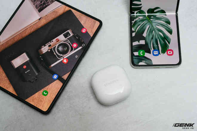 Trên tay Galaxy Z Fold3/Z Flip3 vừa ra mắt: Thiết kế sang trọng tinh tế, camera ẩn dưới màn hình, tích hợp bút S Pen - Ảnh 36. Trên tay Galaxy Z Fold3/Z Flip3 vừa ra mắt: Thiết kế sang trọng tinh tế, camera ẩn dưới màn hình, tích hợp bút S Pen - Ảnh 36.