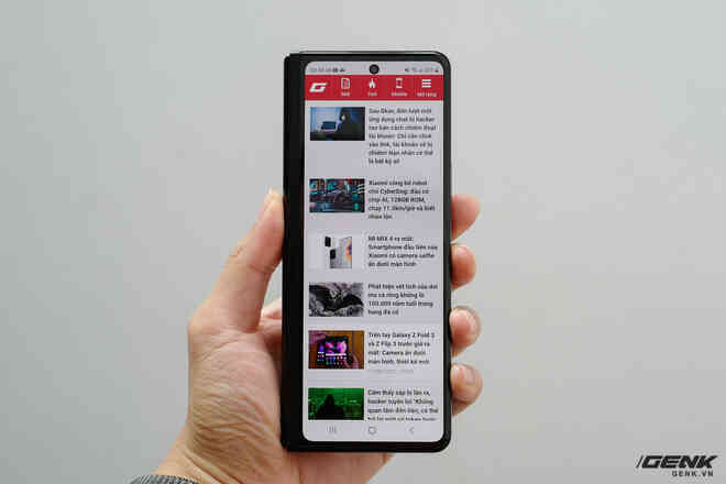 Trên tay Galaxy Z Fold3/Z Flip3 vừa ra mắt: Thiết kế sang trọng tinh tế, camera ẩn dưới màn hình, tích hợp bút S Pen - Ảnh 7. Trên tay Galaxy Z Fold3/Z Flip3 vừa ra mắt: Thiết kế sang trọng tinh tế, camera ẩn dưới màn hình, tích hợp bút S Pen - Ảnh 7.
