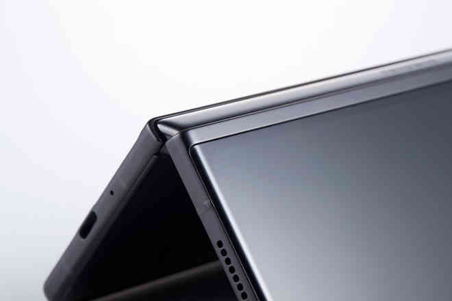 Bằng phép thần kỳ nào mà Galaxy Z Fold3 và Z Flip3 lại có thể kháng nước? - Ảnh 4. Bằng phép thần kỳ nào mà Galaxy Z Fold3 và Z Flip3 lại có thể kháng nước? - Ảnh 4.