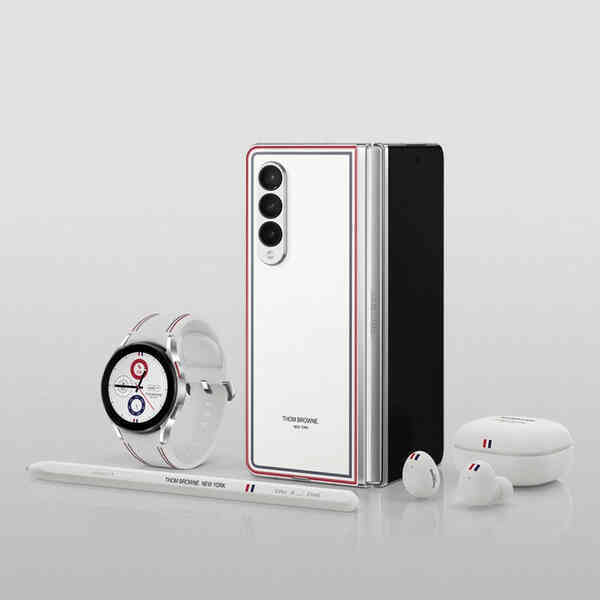 Đây là Galaxy Z Fold3 và Z Flip3 phiên bản Thom Browne giới hạn - Ảnh 4. Đây là Galaxy Z Fold3 và Z Flip3 phiên bản Thom Browne giới hạn - Ảnh 4.