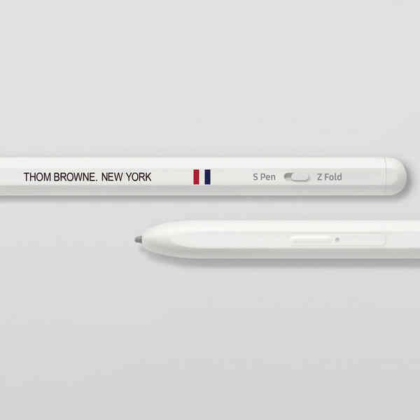 Đây là Galaxy Z Fold3 và Z Flip3 phiên bản Thom Browne giới hạn - Ảnh 6. Đây là Galaxy Z Fold3 và Z Flip3 phiên bản Thom Browne giới hạn - Ảnh 6.