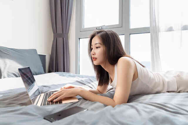 Mặt trời mọc ở đằng Tây, ở nhà mua sắm ví đầy tiền thêm