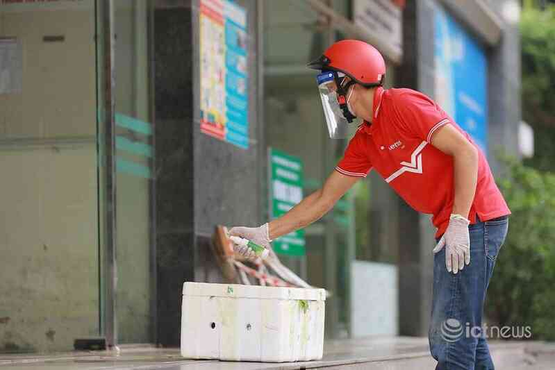 Hà Nội thiết lập các “vùng xanh”, doanh nghiệp bưu chính đổi cách giao hàng thiết yếu