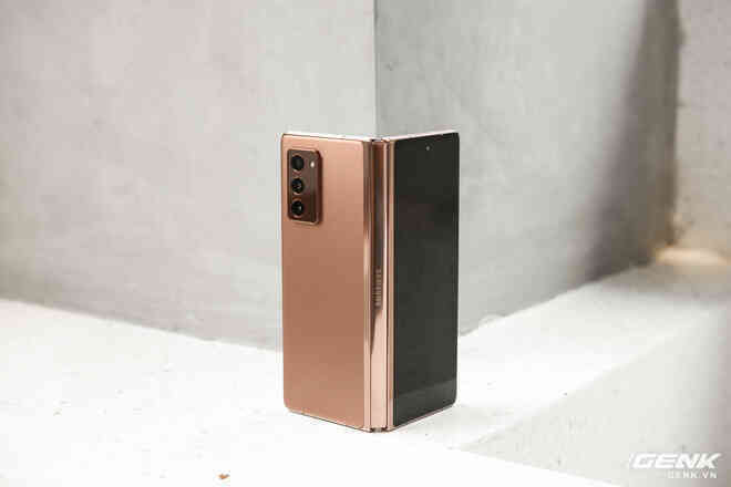 Trải nghiệm nhanh Galaxy Z Fold3: Đôi khi tôi quên mất màn hình này có nốt ruồi...