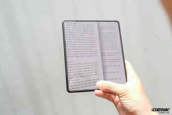 Trải nghiệm nhanh Galaxy Z Fold3: Đôi khi tôi quên mất màn hình này có nốt ruồi... - Ảnh 12. Trải nghiệm nhanh Galaxy Z Fold3: Đôi khi tôi quên mất màn hình này có nốt ruồi... - Ảnh 12.