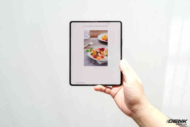 Trải nghiệm nhanh Galaxy Z Fold3: Đôi khi tôi quên mất màn hình này có nốt ruồi... - Ảnh 4. Trải nghiệm nhanh Galaxy Z Fold3: Đôi khi tôi quên mất màn hình này có nốt ruồi... - Ảnh 4.