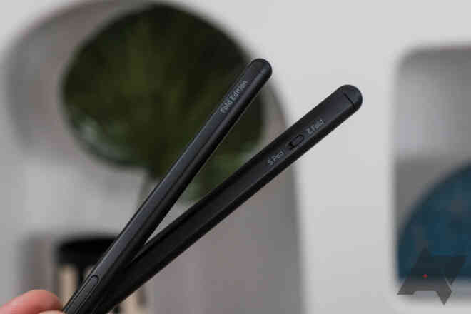Xài Galaxy Note từ lâu nên nhà tôi có dư chiếc S Pen thì dùng cho Z Fold3 được không?