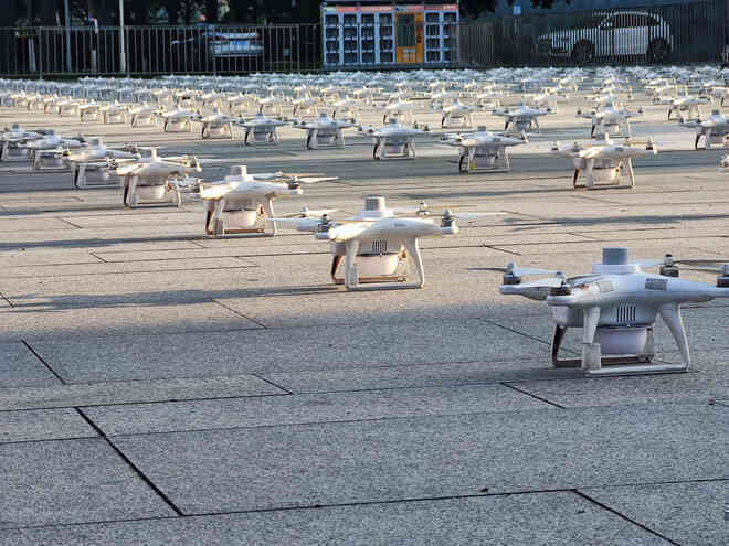 Xiaomi dùng 300 drone để quảng cáo cho MIX 4, tạo nên màn trình diễn ánh sáng tại nhiều thành phố lớn