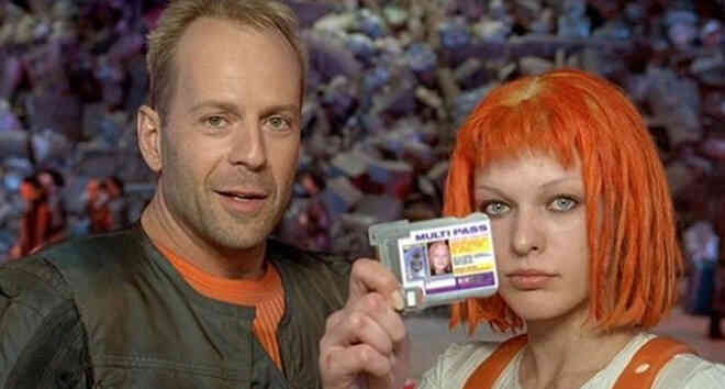 Tài tử Bruce Willis đang ở Mỹ mà vẫn đóng phim quảng cáo được cho nhà mạng Nga và nhận thù lao triệu đô. Họ đã làm như thế nào vậy? - Ảnh 4. Tài tử Bruce Willis đang ở Mỹ mà vẫn đóng phim quảng cáo được cho nhà mạng Nga và nhận thù lao triệu đô. Họ đã làm như thế nào vậy? - Ảnh 4.