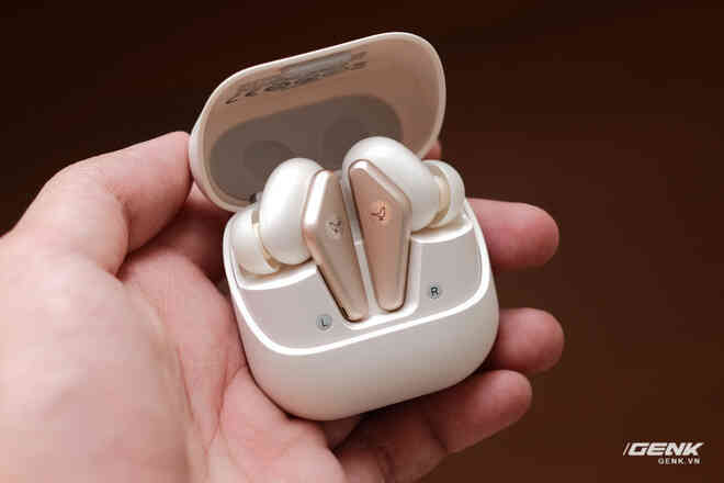 Đánh giá Libratone Track Air+ 2: Một chiếc tai nghe không dây với trải nghiệm tối giản là như thế nào? - Ảnh 7. Đánh giá Libratone Track Air+ 2: Một chiếc tai nghe không dây với trải nghiệm tối giản là như thế nào? - Ảnh 7.
