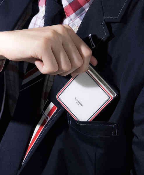 Galaxy Z Fold3 và Z Flip3 phiên bản Thom Browne đặc biệt mở bán tại Việt Nam từ ngày 19/8, giới hạn chỉ 200 máy - Ảnh 3. Galaxy Z Fold3 và Z Flip3 phiên bản Thom Browne đặc biệt mở bán tại Việt Nam từ ngày 19/8, giới hạn chỉ 200 máy - Ảnh 3.