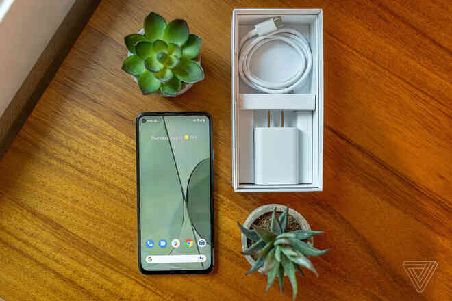 Pixel 5a sẽ là chiếc điện thoại cuối cùng của Google bán kèm củ sạc