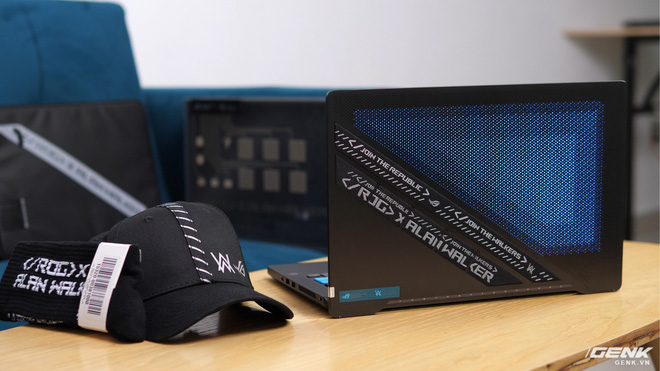 Cận cảnh laptop ASUS ROG Zephyrus G14 phiên bản hợp tác với DJ Alan Walker giá gần 50 triệu đồng - Ảnh 2. Cận cảnh laptop ASUS ROG Zephyrus G14 phiên bản hợp tác với DJ Alan Walker giá gần 50 triệu đồng - Ảnh 2.