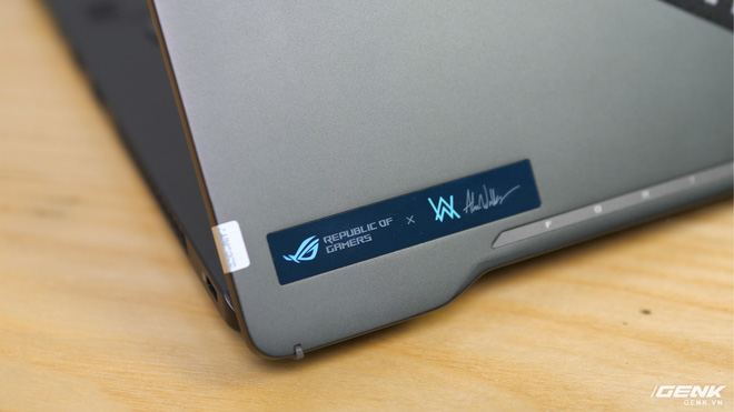 Cận cảnh laptop ASUS ROG Zephyrus G14 phiên bản hợp tác với DJ Alan Walker giá gần 50 triệu đồng - Ảnh 3. Cận cảnh laptop ASUS ROG Zephyrus G14 phiên bản hợp tác với DJ Alan Walker giá gần 50 triệu đồng - Ảnh 3.