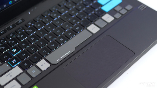 Cận cảnh laptop ASUS ROG Zephyrus G14 phiên bản hợp tác với DJ Alan Walker giá gần 50 triệu đồng - Ảnh 7. Cận cảnh laptop ASUS ROG Zephyrus G14 phiên bản hợp tác với DJ Alan Walker giá gần 50 triệu đồng - Ảnh 7.