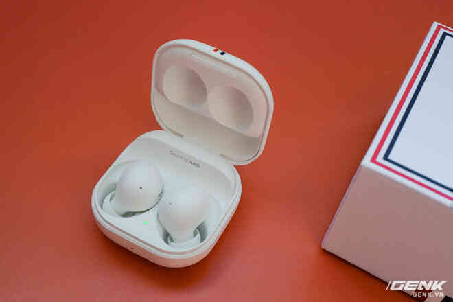 Mở hộp Galaxy Z Flip3 Thom Browne Edition: Bộ sưu tập chanh sả dành cho người sành điệu, giá chỉ sương sương 57 triệu - Ảnh 12. Mở hộp Galaxy Z Flip3 Thom Browne Edition: Bộ sưu tập chanh sả dành cho người sành điệu, giá chỉ sương sương 57 triệu - Ảnh 12.