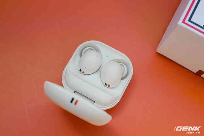 Mở hộp Galaxy Z Flip3 Thom Browne Edition: Bộ sưu tập chanh sả dành cho người sành điệu, giá chỉ sương sương 57 triệu - Ảnh 13. Mở hộp Galaxy Z Flip3 Thom Browne Edition: Bộ sưu tập chanh sả dành cho người sành điệu, giá chỉ sương sương 57 triệu - Ảnh 13.