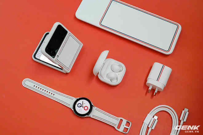 Mở hộp Galaxy Z Flip3 Thom Browne Edition: Bộ sưu tập chanh sả dành cho người sành điệu, giá chỉ sương sương 57 triệu - Ảnh 4. Mở hộp Galaxy Z Flip3 Thom Browne Edition: Bộ sưu tập chanh sả dành cho người sành điệu, giá chỉ sương sương 57 triệu - Ảnh 4.