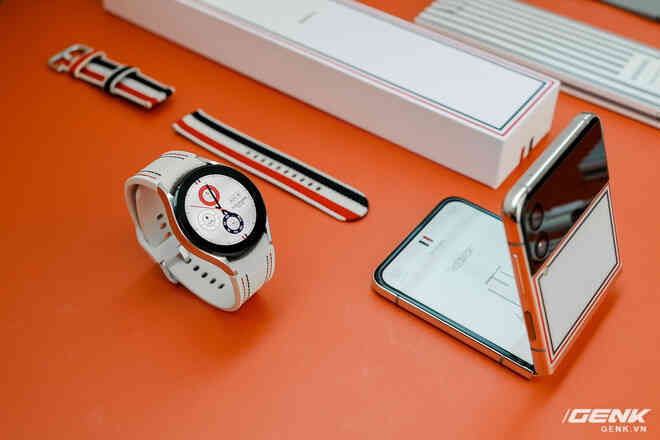 Mở hộp Galaxy Z Flip3 Thom Browne Edition: Bộ sưu tập chanh sả dành cho người sành điệu, giá chỉ sương sương 57 triệu - Ảnh 10. Mở hộp Galaxy Z Flip3 Thom Browne Edition: Bộ sưu tập chanh sả dành cho người sành điệu, giá chỉ sương sương 57 triệu - Ảnh 10.